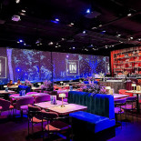 Dinner In Motion À l'intérieur