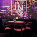 Dinner In Motion À l'intérieur