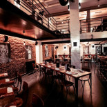 L'enfant Terrible À l'intérieur