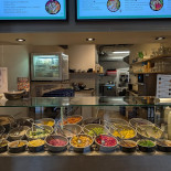 Tadao Poke Ixelles Dentro