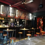 Bistro Monroe Dentro