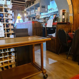 Au Trou Normand Dentro