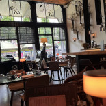 Chez Van Rijn À l'intérieur