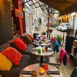 Uw Zuster À l'intérieur