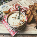 De Zwarten Engel Comida