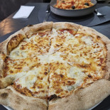 Crispy Pizza Ramillies Essen