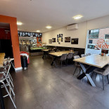 Cafetaria De Jongens À l'intérieur