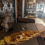 Uncle Kasap Factory Dentro