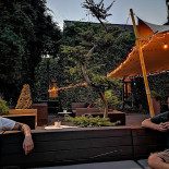 Ozzo Sushi Oriental Exterior