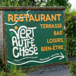 Vert Autre Chose Et Magasin De Sports Extérieurs Exterior