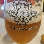 De Paardenstallen Bebida