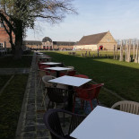 De Paardenstallen Exterior