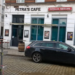 Petra's Eethuis Broodjeszaak Exterior