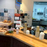 Exki Lesbroussart Dentro