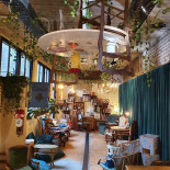 Tea Late À l'intérieur