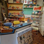 Adelheid Antiek, Brocante En Curiosa În interior