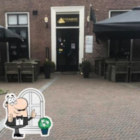 Pyramide Buitenpost Exterior