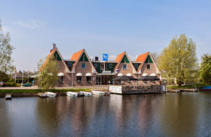 De Buizerd, Extérieur