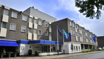 Perron 9 Weert outside