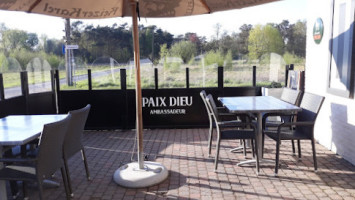 De Witte Haas Dentro