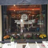 Mickey's Caucasian Kitchen Comida