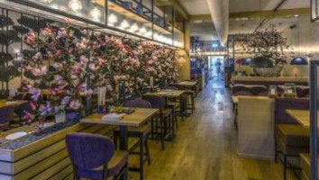 Sumo Oriental À l'intérieur