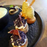 August Petit Nourriture