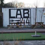Lab-44 Extérieur