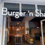 Burger ‘n Shake Exterior