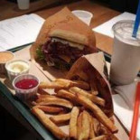 Burger ‘n Shake Comida