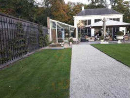 Brasserie Staverden outside