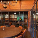 Schnitzelerij À l'intérieur