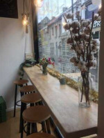 Feliks À l'intérieur