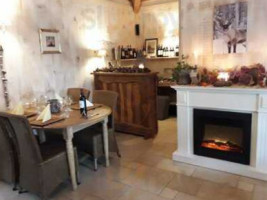 La Halte Des Saveurs Dentro