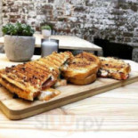 Messieurs Avroy Comida