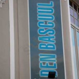 Den Bascuul À l'intérieur