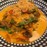 Mu Daeng Thai Schilde Comida