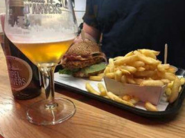 Broebbeleir Burger food