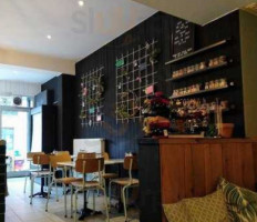 Lust Zele À l'intérieur