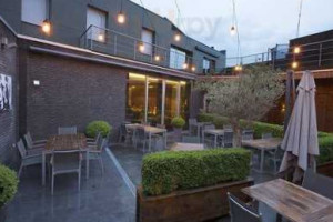 Rouge E Blanc À l'intérieur