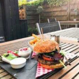 Den Burgondiër Nourriture