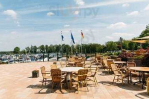 Lucas Aan Het Water food