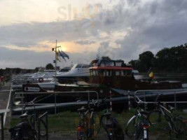 Beaux Bateaux Nourriture