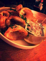 Samella À l'intérieur