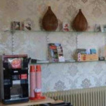 Sandie's Vending Corner Dentro