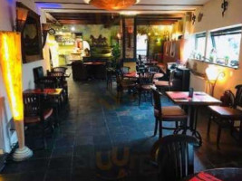 San Abram À l'intérieur