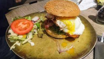 Ujes Eethuis Nourriture