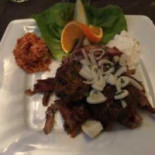 Néos Athene Nourriture