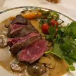 L'ours Rouge Nourriture