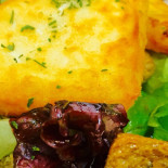 Tzikis Ouzeri Comida